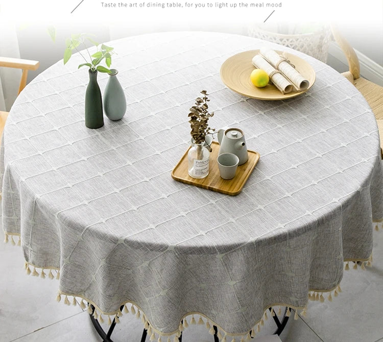 ring a touch of elegance to your special day, this luxurious and chic round plaid cotton linen tablecloth is perfect for any occ