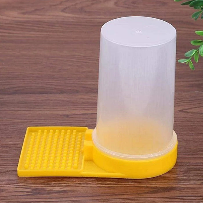 Plastic Bee Drinking Waterer Feeder Safe Non-toxic Lightweight Honey Bee Nest Door Feeding Drinking Water Box for Beekeeper