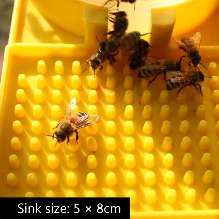 Plastic Bee Drinking Waterer Feeder Safe Non-toxic Lightweight Honey Bee Nest Door Feeding Drinking Water Box for Beekeeper