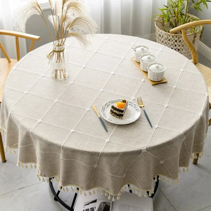 ring a touch of elegance to your special day, this luxurious and chic round plaid cotton linen tablecloth is perfect for any occ