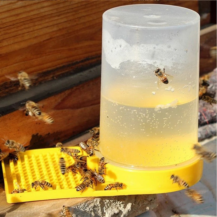 Plastic Bee Drinking Waterer Feeder Safe Non-toxic Lightweight Honey Bee Nest Door Feeding Drinking Water Box for Beekeeper