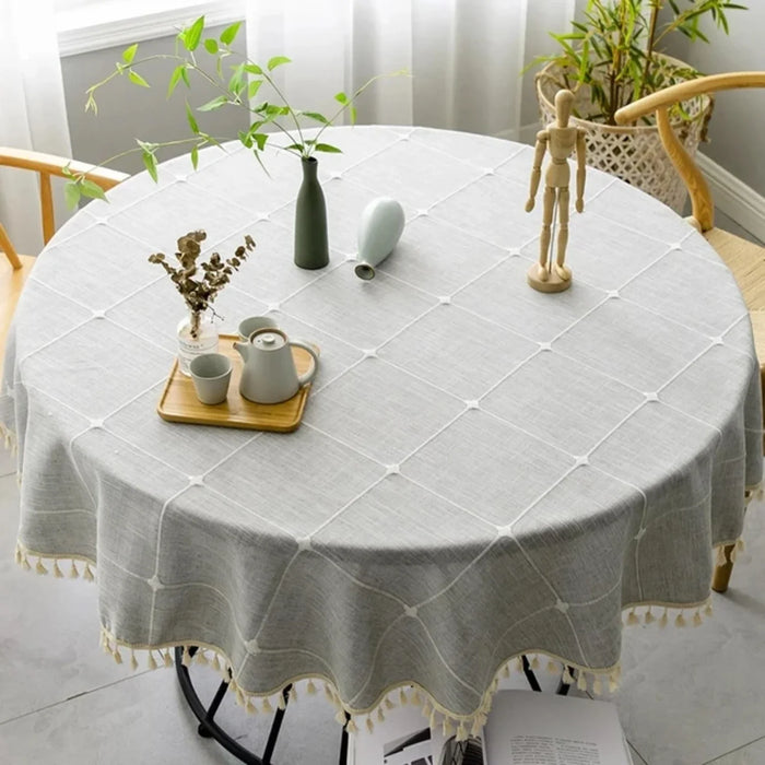 ring a touch of elegance to your special day, this luxurious and chic round plaid cotton linen tablecloth is perfect for any occ